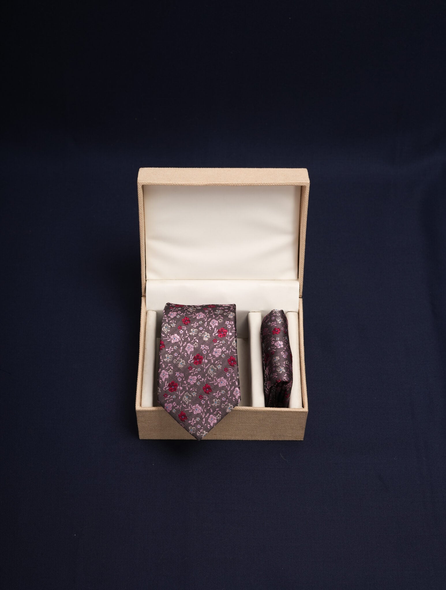 Red Retro Floral Set