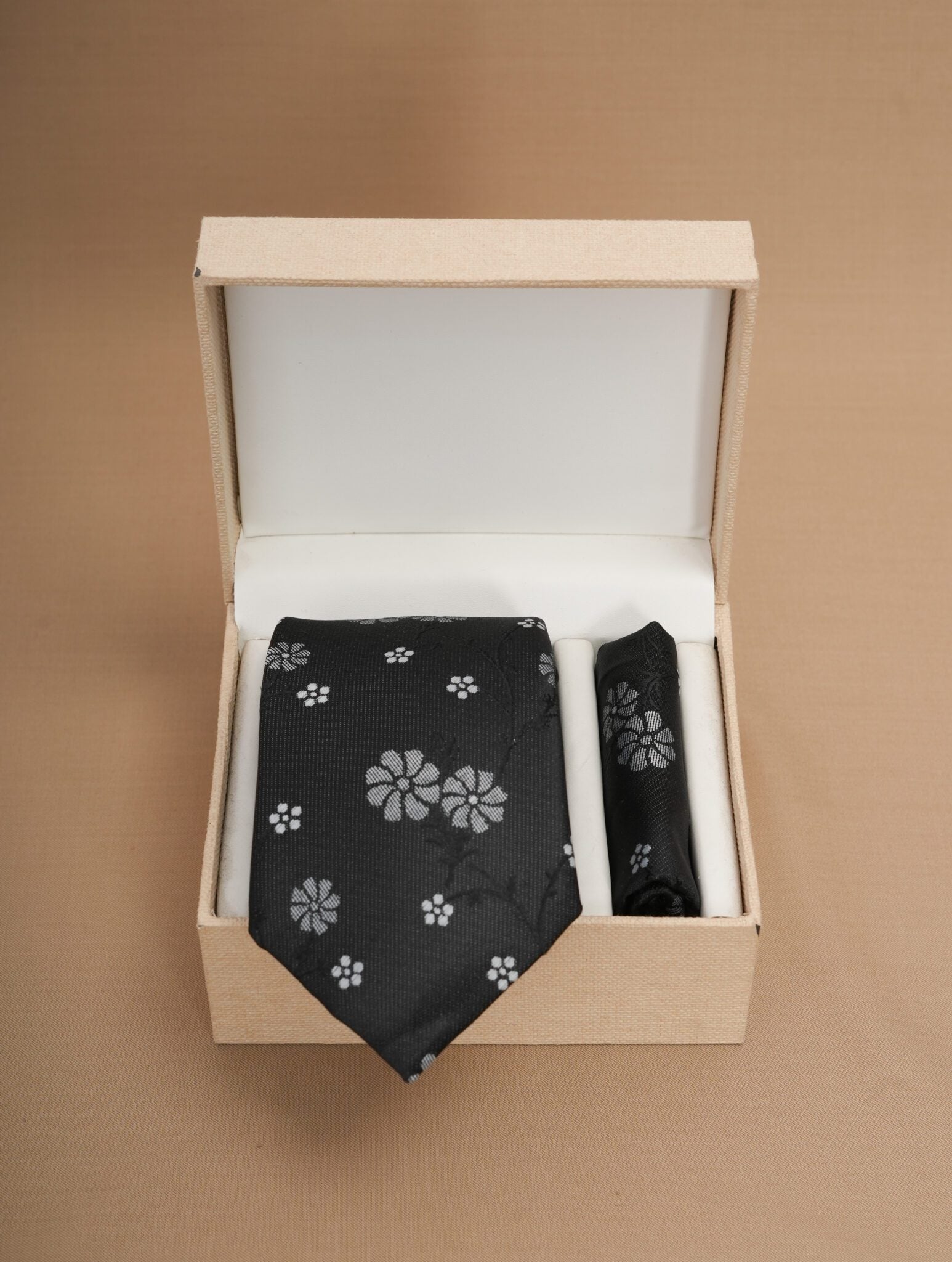 Black Retro Floral Set